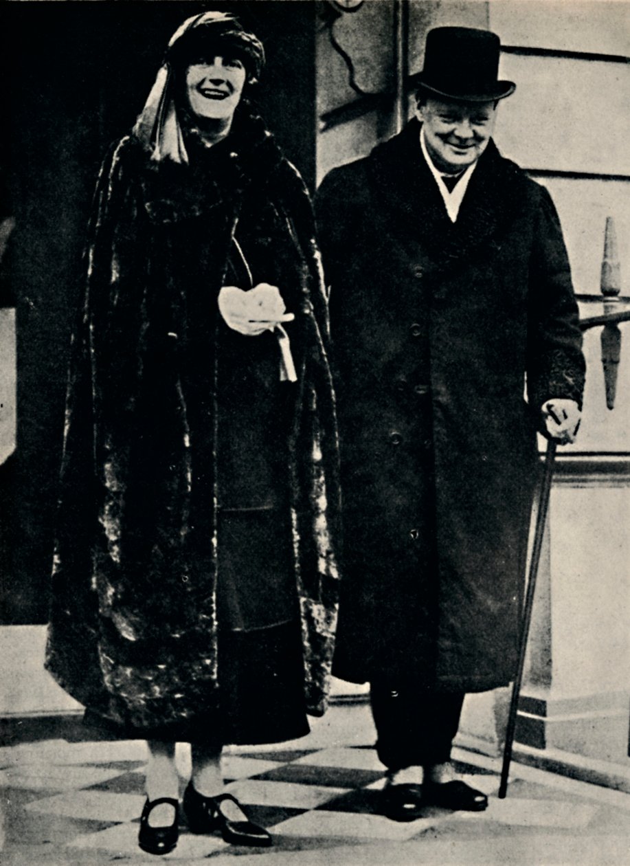Herr og fru Churchill i de tidlige tjueårene, 1923, 1945. av Unbekannt