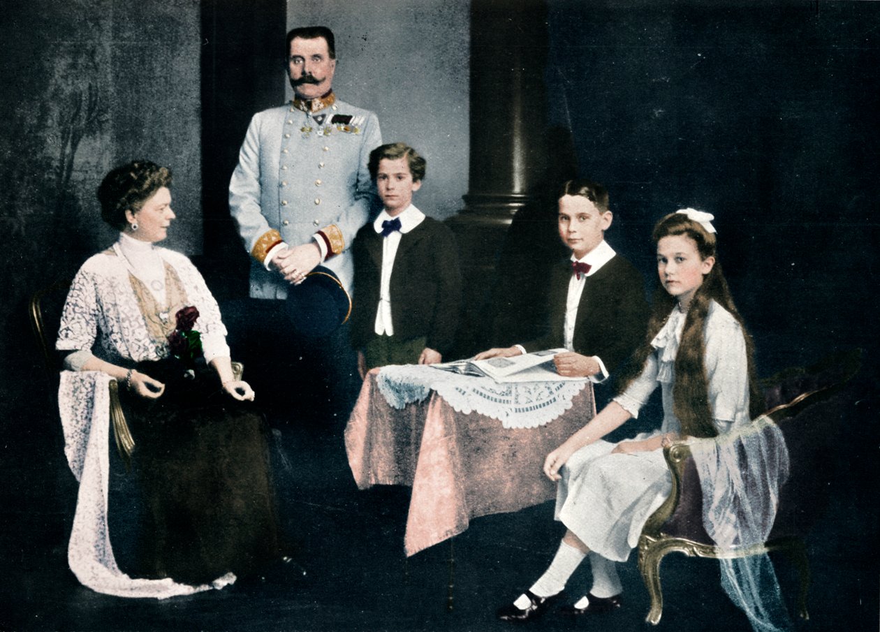 Myrdet erkehertug Francis Ferdinand med sin kone og barn, c1910 av Unbekannt
