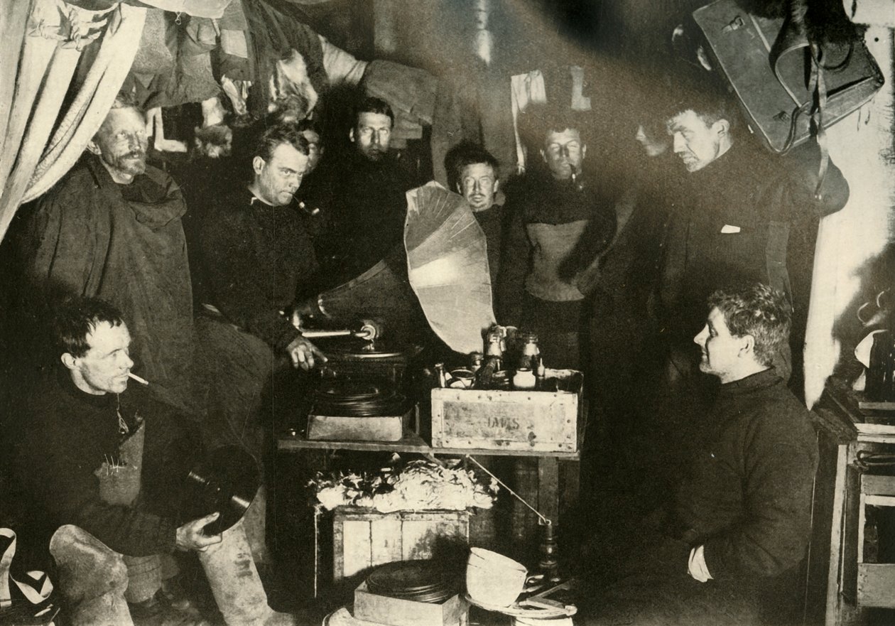 Music in the Hut, c1908, 1909. av Unbekannt