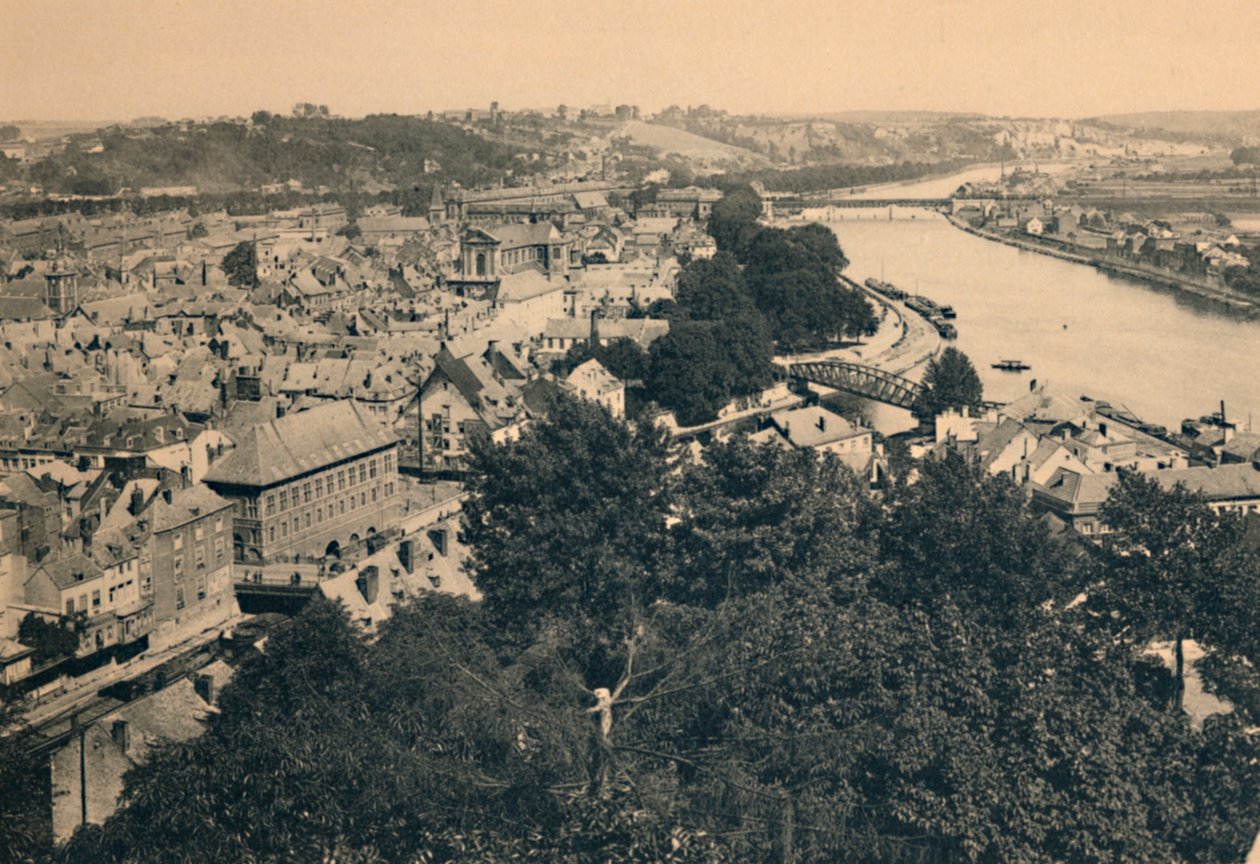 Namur. Utsikt over byen og sammenløpet av Sambre og Meuse, c1900 av Unbekannt