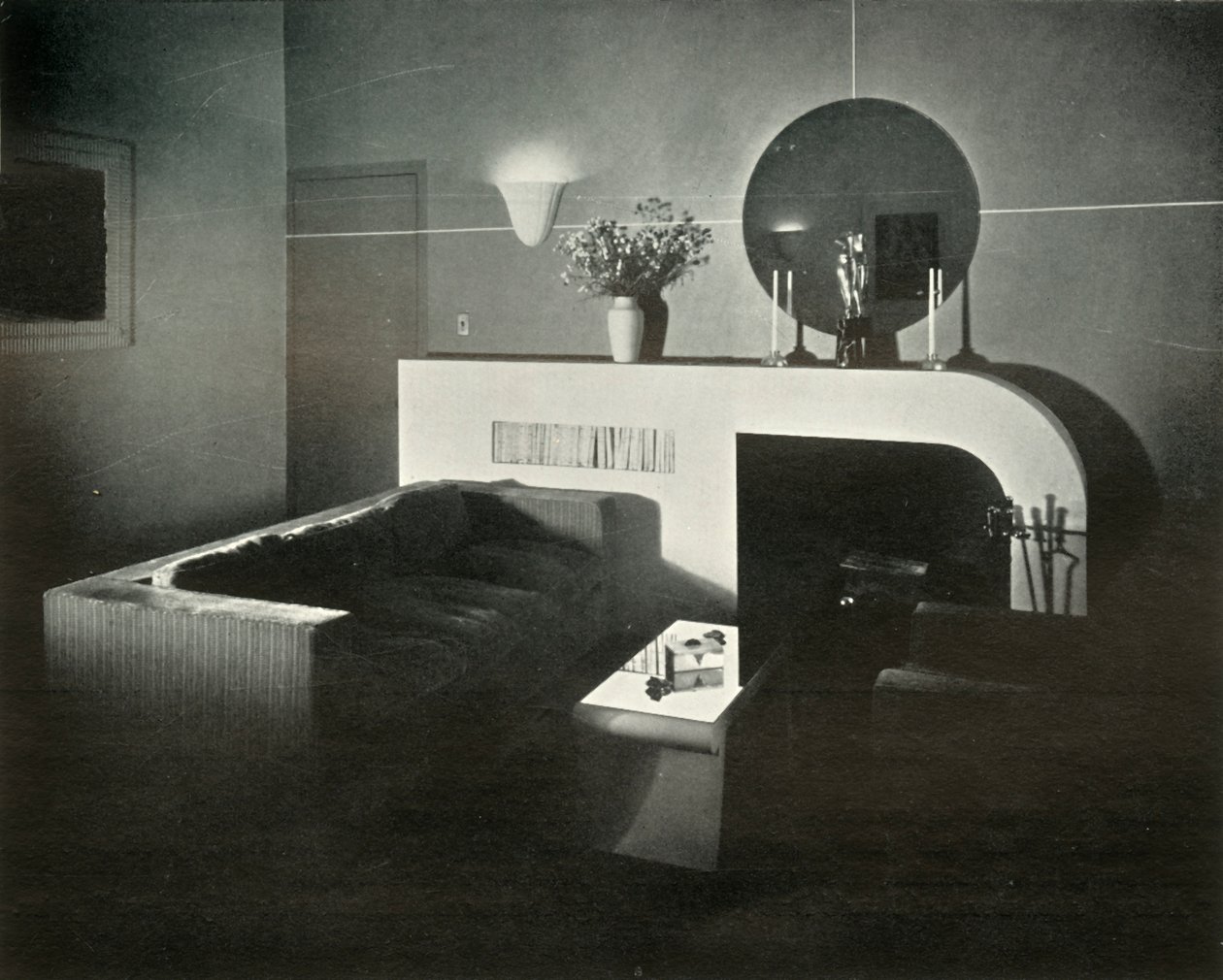 New York penthouse-hjem til Raymond Loewy, designet av ham selv - Peis, 1937. av Unbekannt