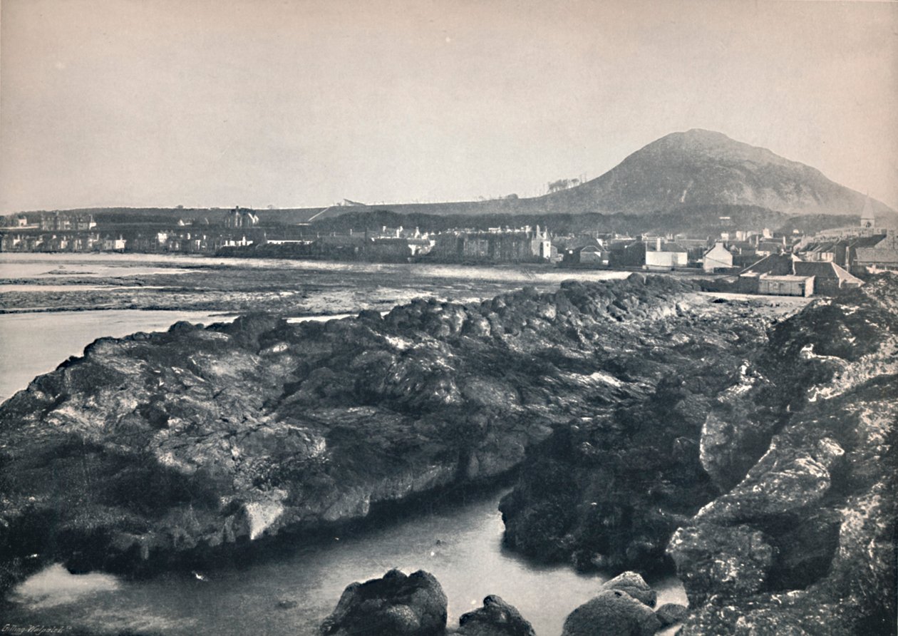 North Berwick - From the Rocks, Viser North Berwick Law, 1895 av Unbekannt