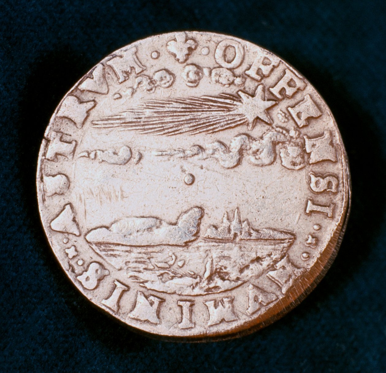 Forsiden av en medalje til minne om den lyse kometen fra 1577 av Unbekannt