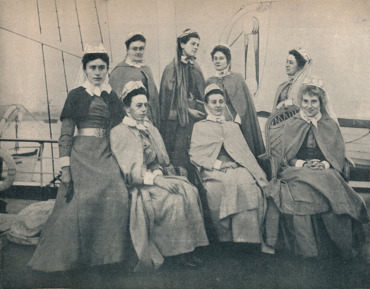 Ut i krigen! Sykepleiere på en rutebåt på vei til Cape Town, ca 1900. av Unbekannt