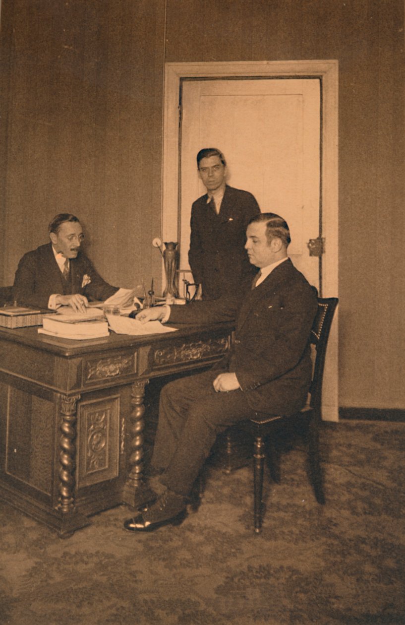 Sekretærkontoret ved den cubanske ambassaden i Brussel, Belgia, 1927. av Unbekannt