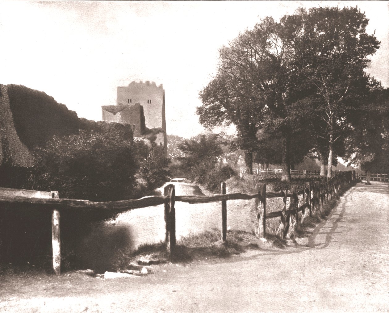 Old Moat, Portchester Castle, Hampshire, 1894. av Unbekannt