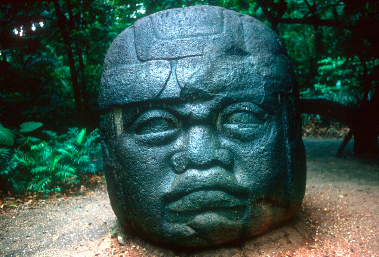Olmec utskåret hode fra La Venta, Pre-Columbian, Mellom-Amerika, 1150-800 f.Kr. av Unbekannt