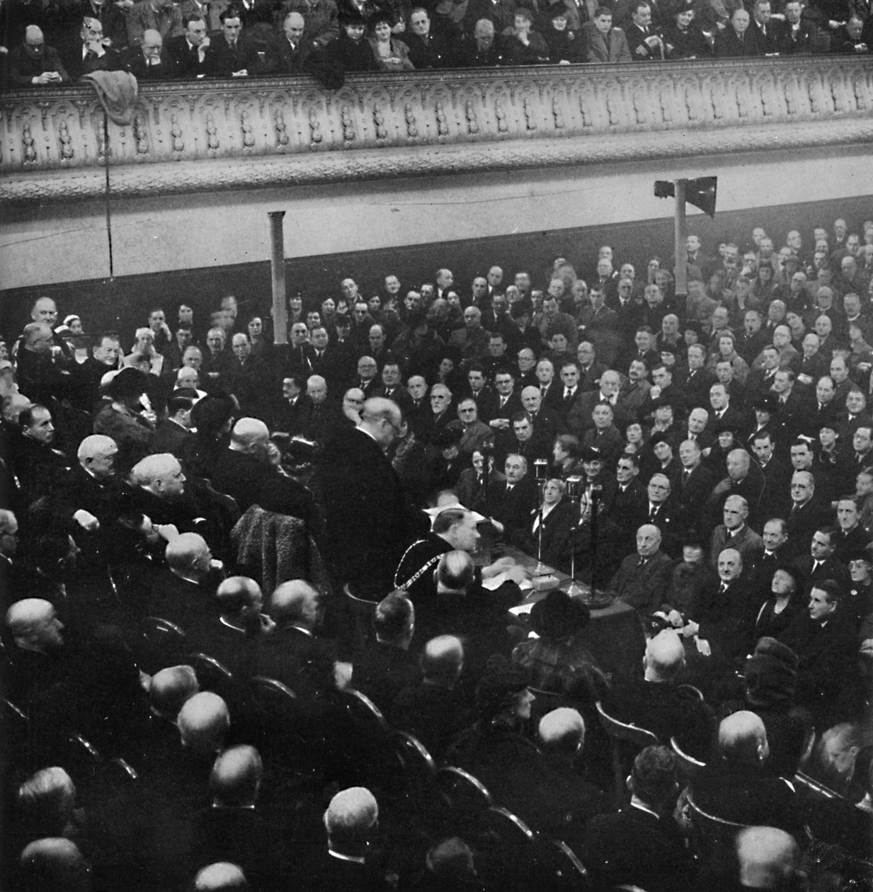 Den 27. januar talte Mr. Churchill til et publikum i Free Trade Hall, Manchester, 1913, 1945 av Unbekannt