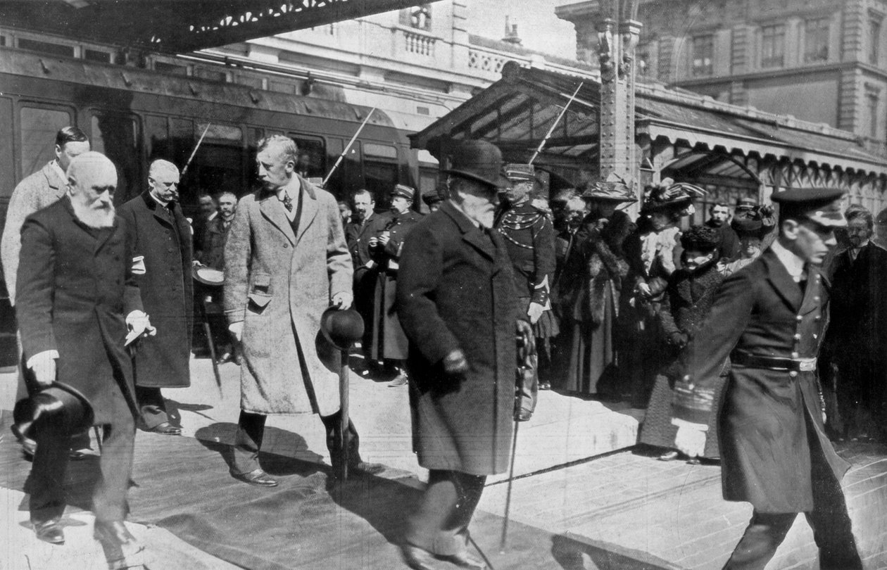 På vei til sitt eget land for siste gang, kommer kong Edwards tilbake fra Biarritz, 1910 av Unbekannt