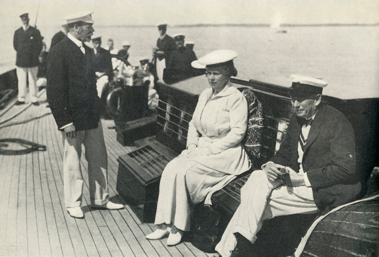 På Britannia med kong George og Sir Charles Cust, c1920, 1951. av Unbekannt