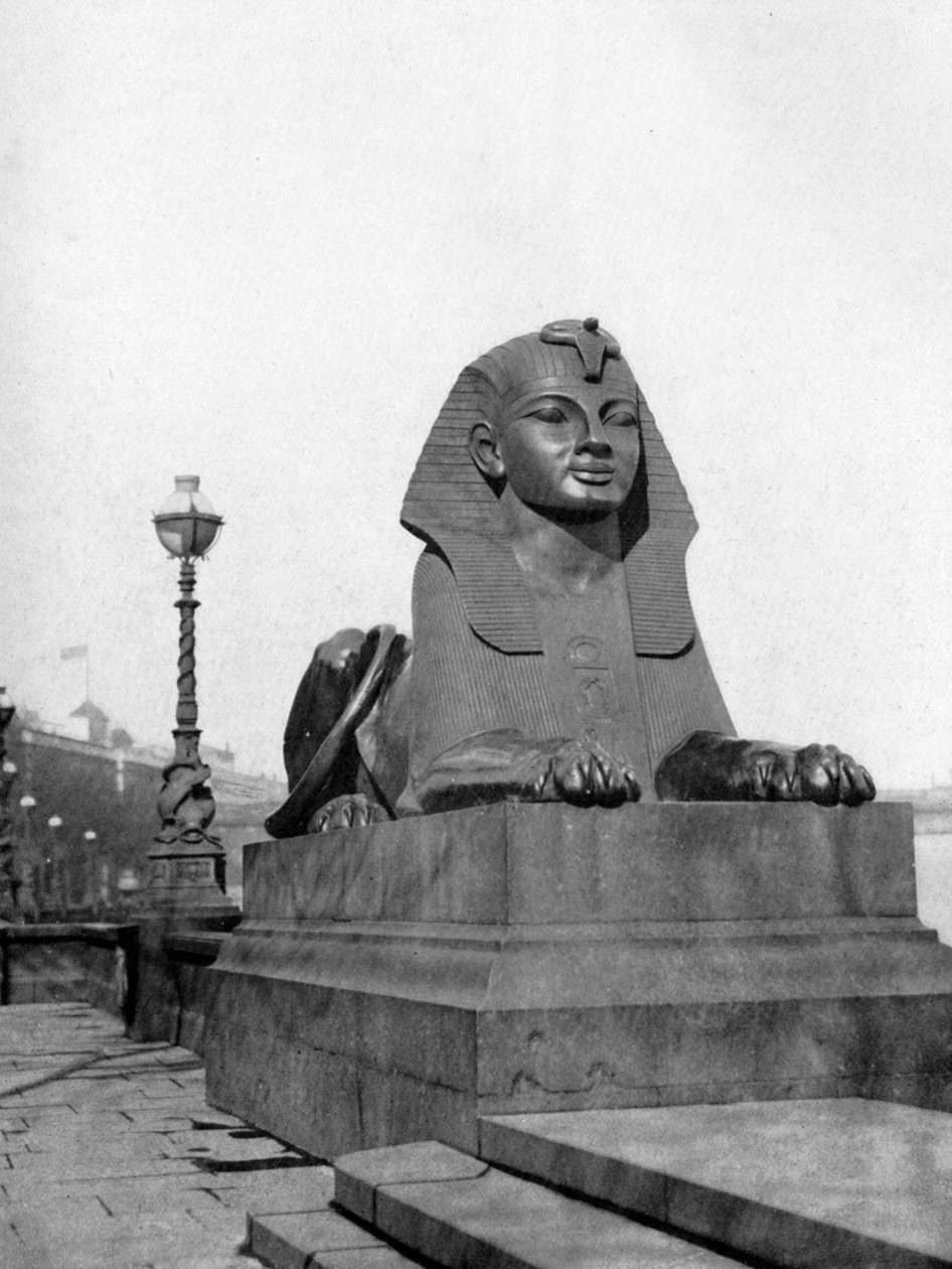 En av sfinksene, Victoria Embankment, London, 1924-1926 av Unbekannt