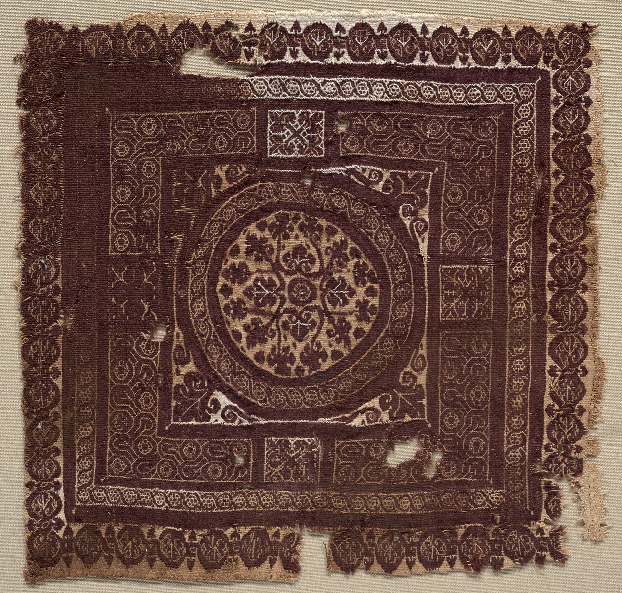 Ornament med symbolske sammenflettede knuter, 400-600-tallet. av Unbekannt