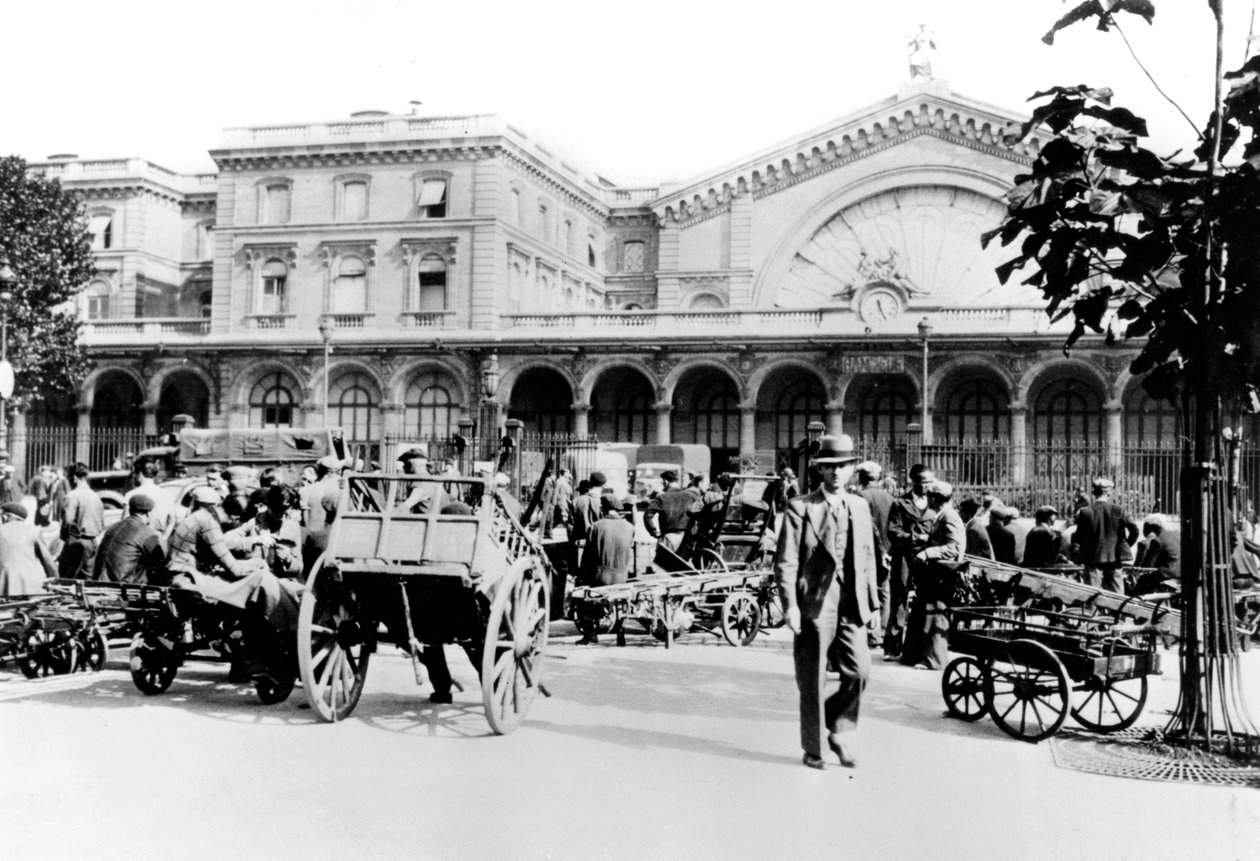 Utenfor Gare de lEst, tysk-okkuperte Paris, september 1940 av Unbekannt