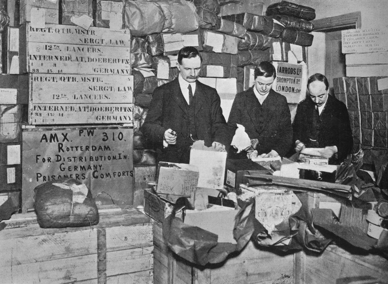 Pakking av gaver for utsendelse til britiske fanger i Tyskland, 1915 av Unbekannt