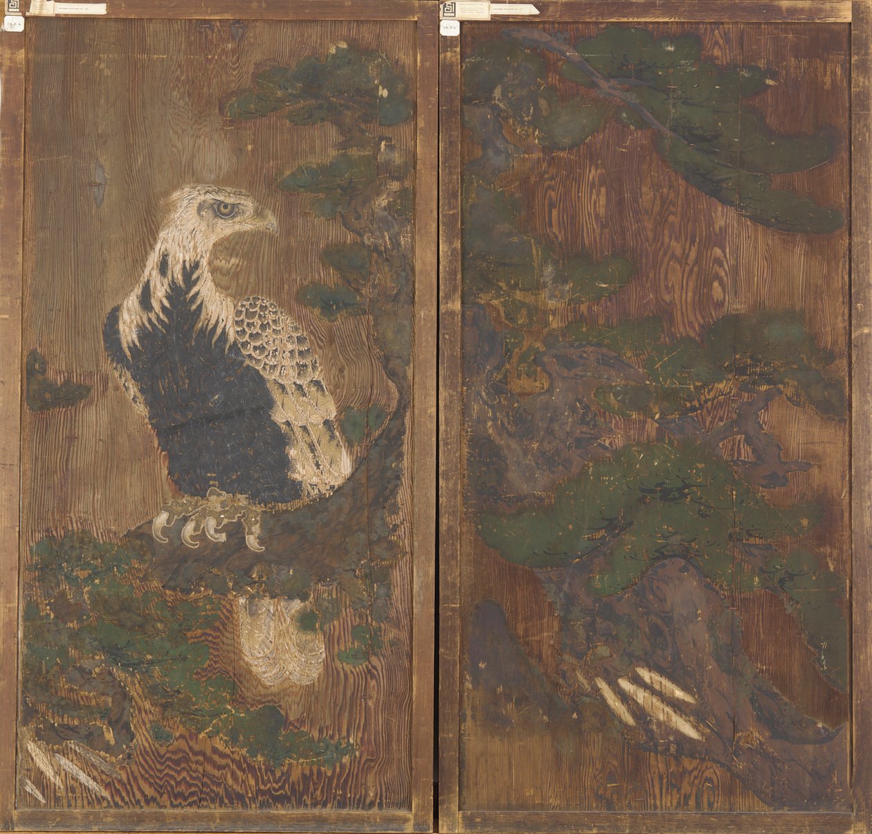 Dørpar med ørn på et furutre på den ene siden..., Momoyama-perioden, 1600-tallet. av Unbekannt