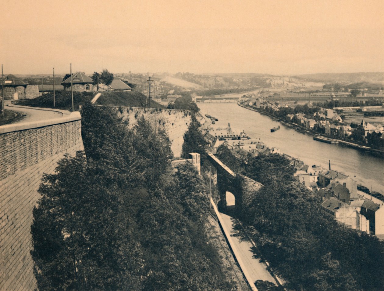 Panorama over Meuse sett fra Route Merveilleuse, c1900 av Unbekannt