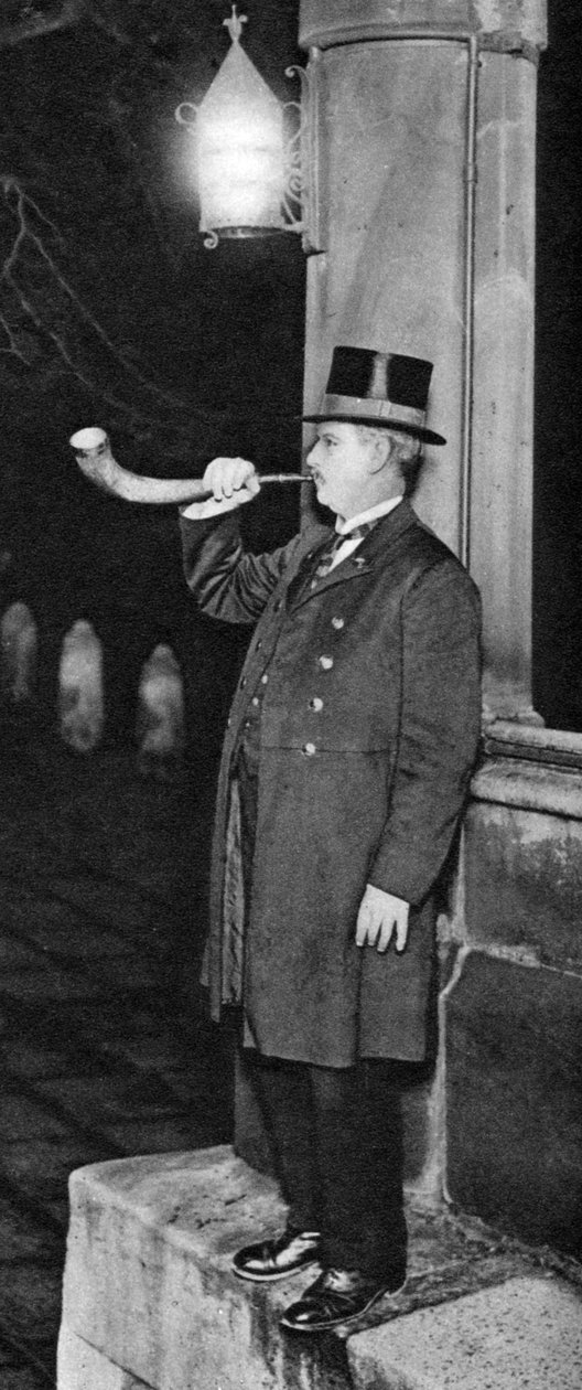 Panyer-mann blåser et sølvmontert oksehorn, Middle Temple Hall, London, 1926-1927 av Unbekannt