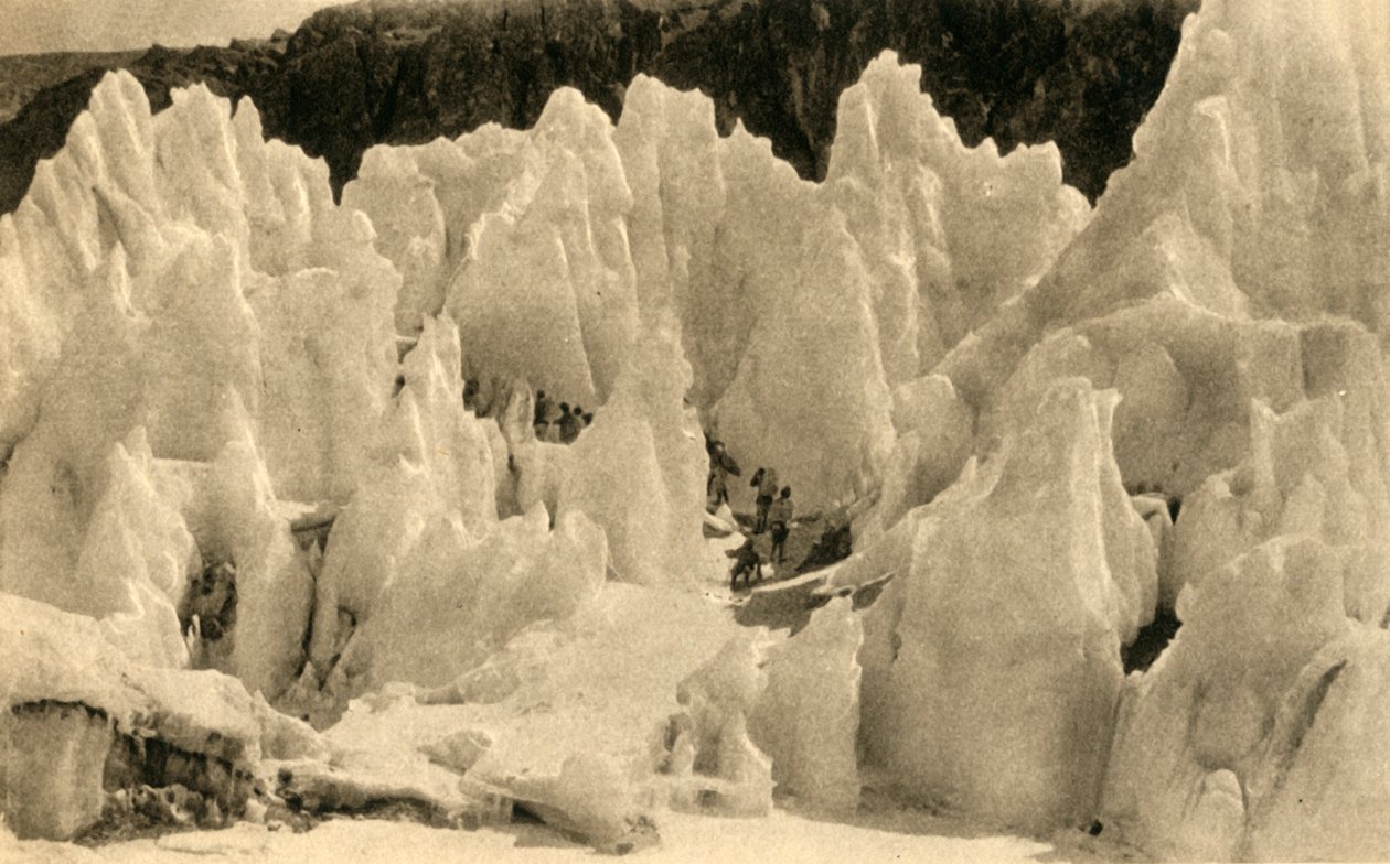 Passasje av East Rongbuk-breen, c1918-c1939. av Unbekannt