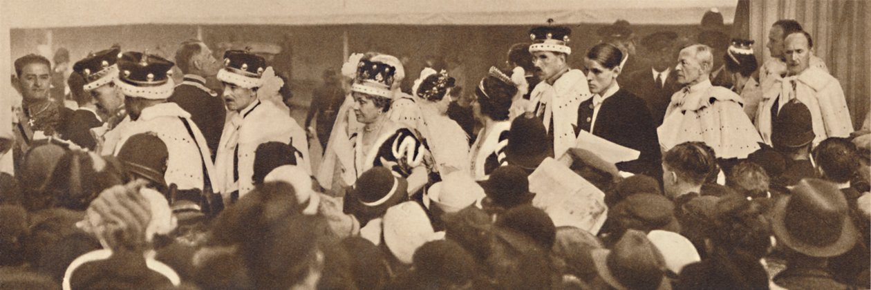 Peers Seek their Cars, Passing Through Crowds, 1937 av Unbekannt