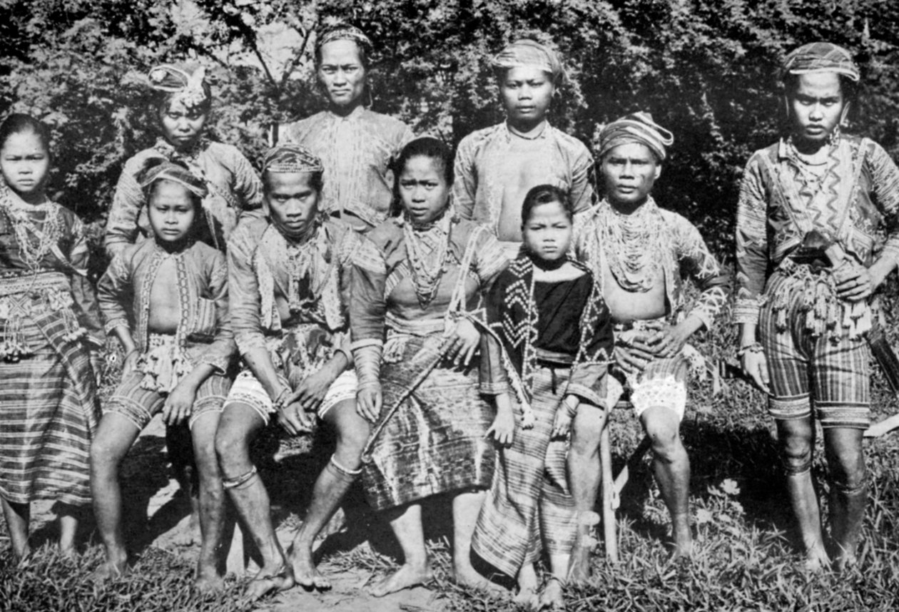 Filippinske øyboere i festdagskostyme, 1926 av Unbekannt