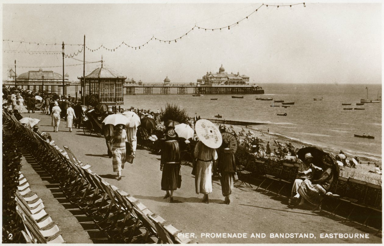 Pier, promenade og tribune, Eastbourne, Sussex, c1920-tallet av Unbekannt