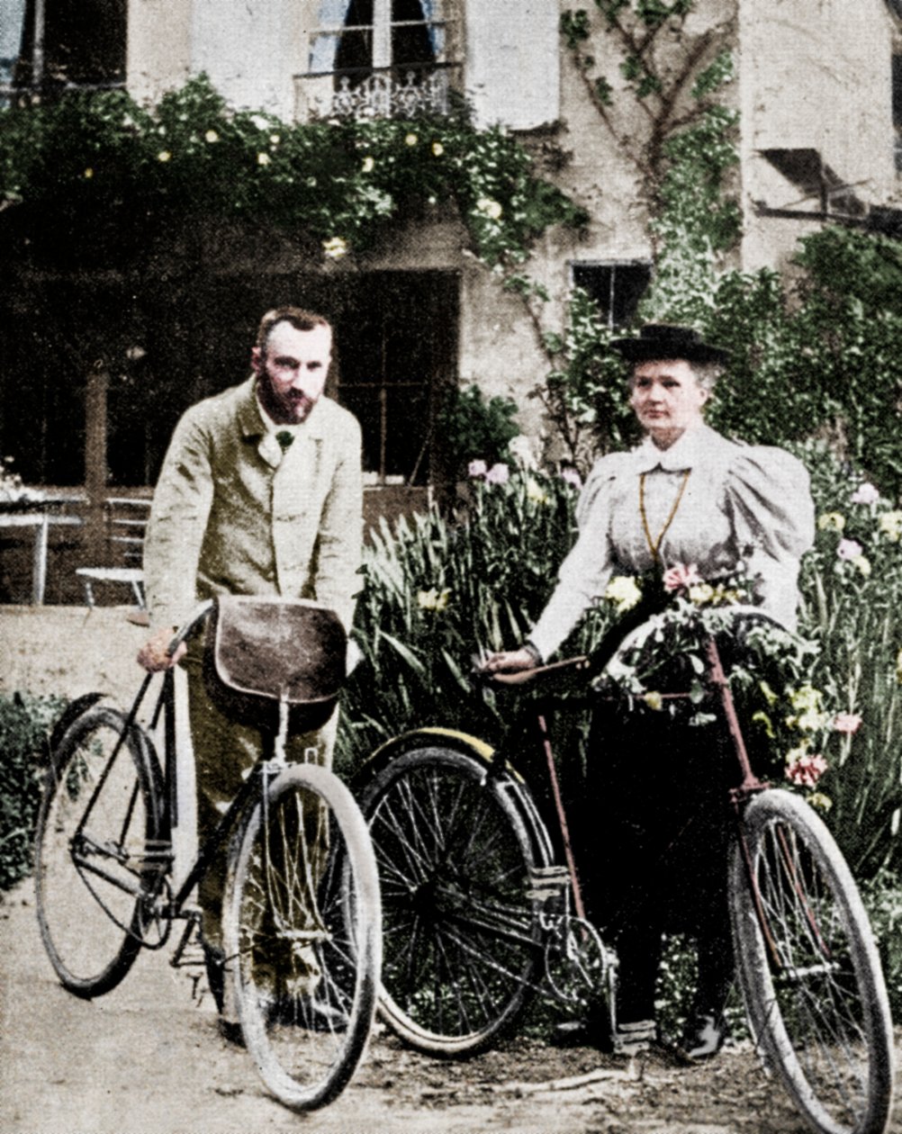 Pierre og Marie Curie, franske fysikere, forbereder seg på å sykle av Unbekannt