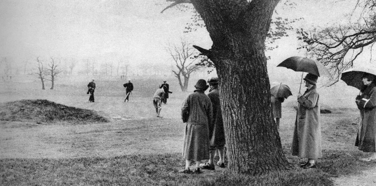 Spille golf på Tooting Bec Common, London, 1926-1927 av Unbekannt