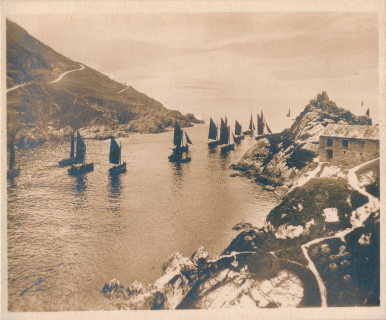 Polperro Harbor & Peak Rocks, 1927 av Unbekannt