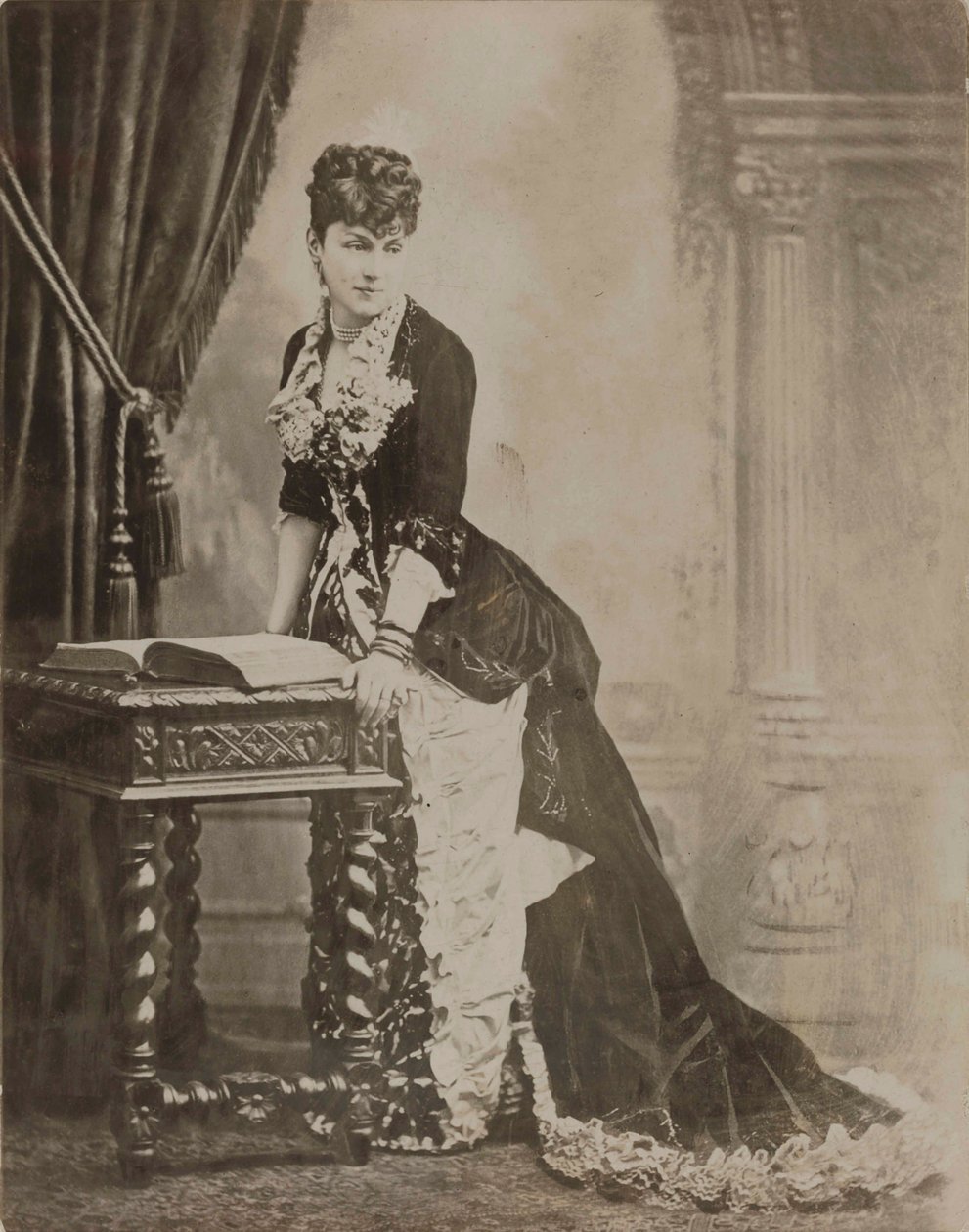 Portrett av Marquise Marie Arconati Visconti, født Peyrat 1840-1923, 1870. av Unbekannt