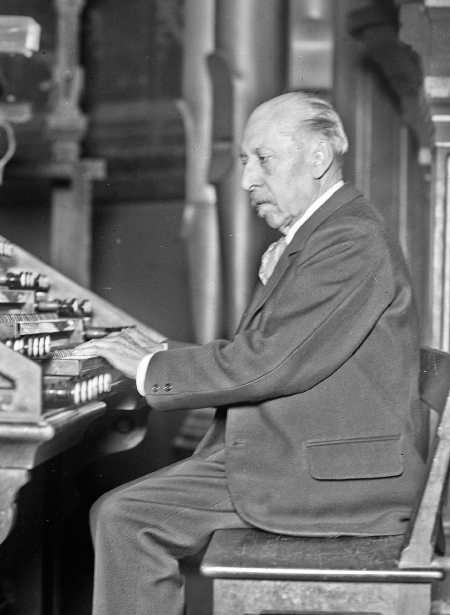 Portrett av organisten og komponisten Charles-Marie Widor 1844-1937, 1927. av Unbekannt
