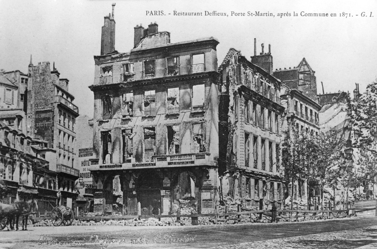 Postkort som viser skade på Deffieux Restaurant, Porte St.-Martin, etter Paris-kommunen i 1871 av Unbekannt