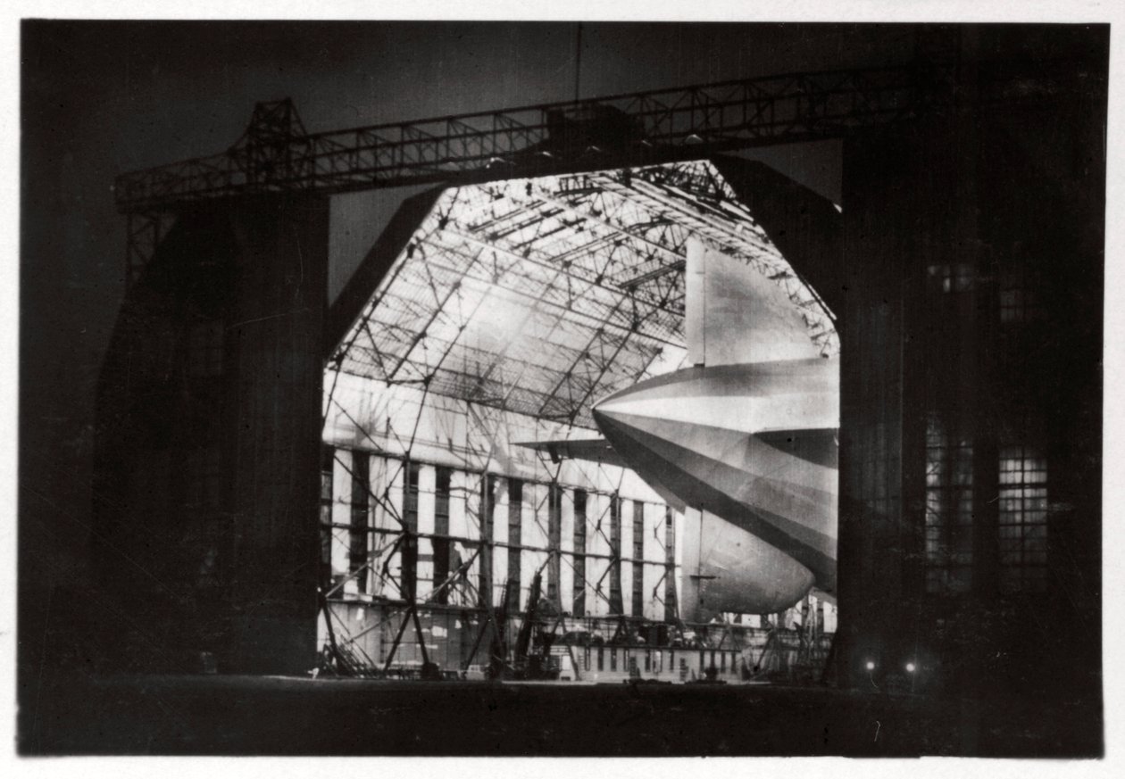 Forberedelser til en nattflyvning, Zeppelin LZ 127 Graf Zeppelin, 1933 av Unbekannt