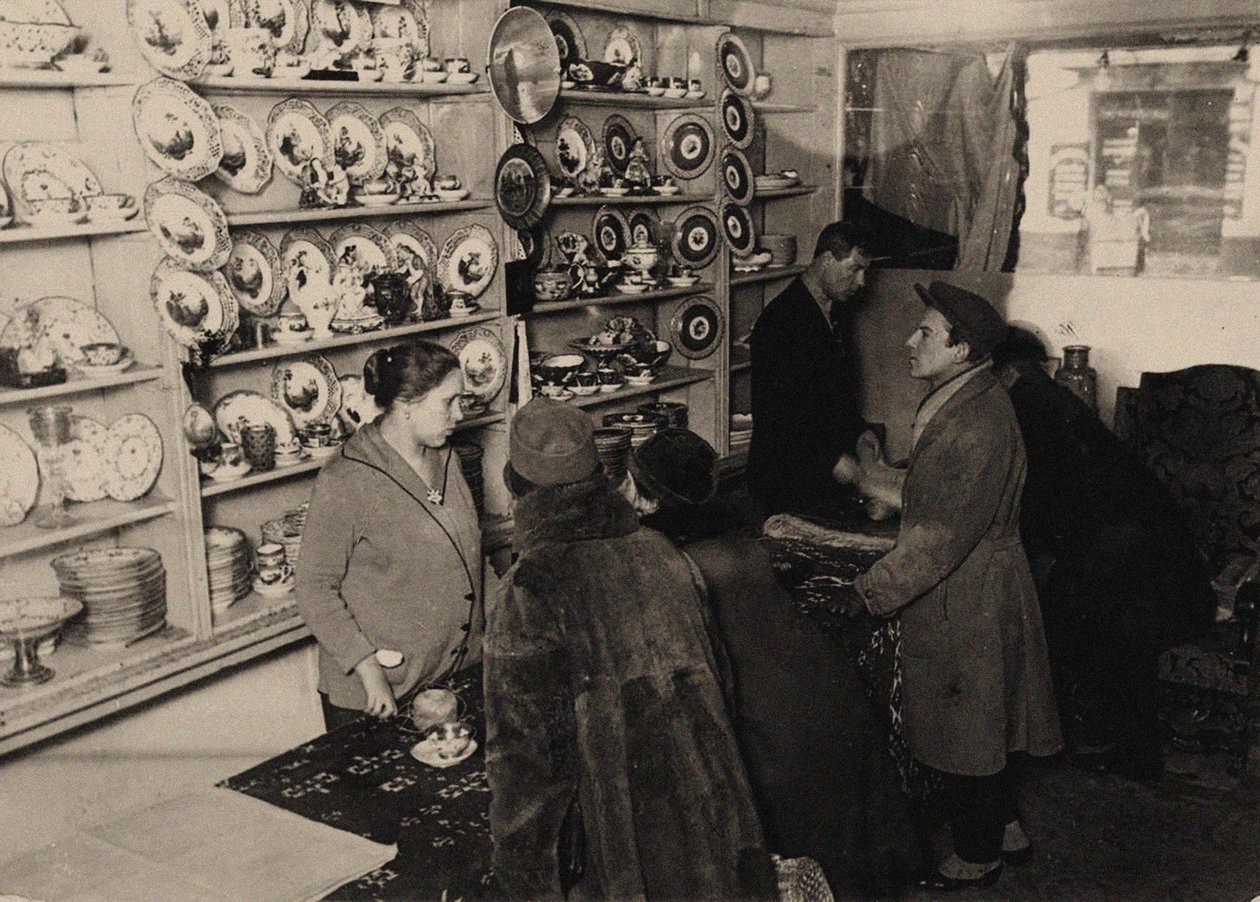 Forhåndsvisning før auksjonen av eiendommene til Romanov-tsarfamilien, Moskva, 1927, 1927. av Unbekannt