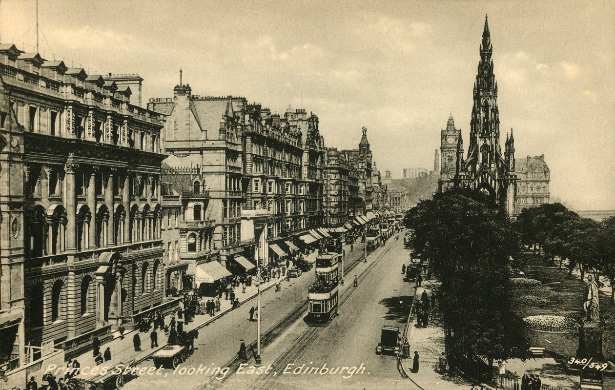 Princes Street Looking East, Edinburgh, ca 1920-tallet. av Unbekannt