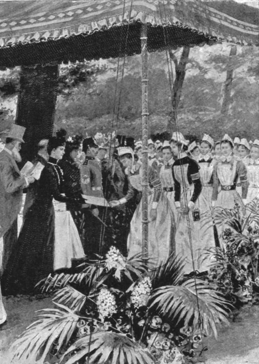 Prinsesse Alexandra overrekker sertifikater til sykepleiere ved Marlborough House, 21. juli 1899, 1901. av Unbekannt