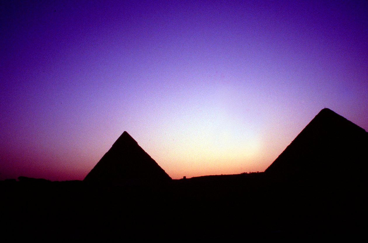 Pyramidene i Giza, Egypt, ved solnedgang, c26. århundre f.Kr av Unbekannt