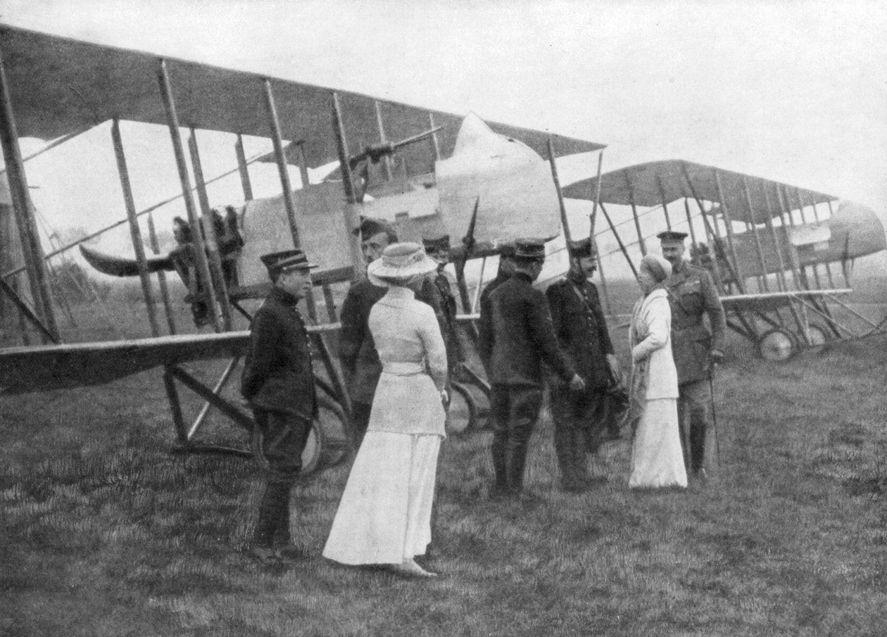 Dronning Elisabeth av Belgia på besøk hos allierte piloter, c1915 av Unbekannt