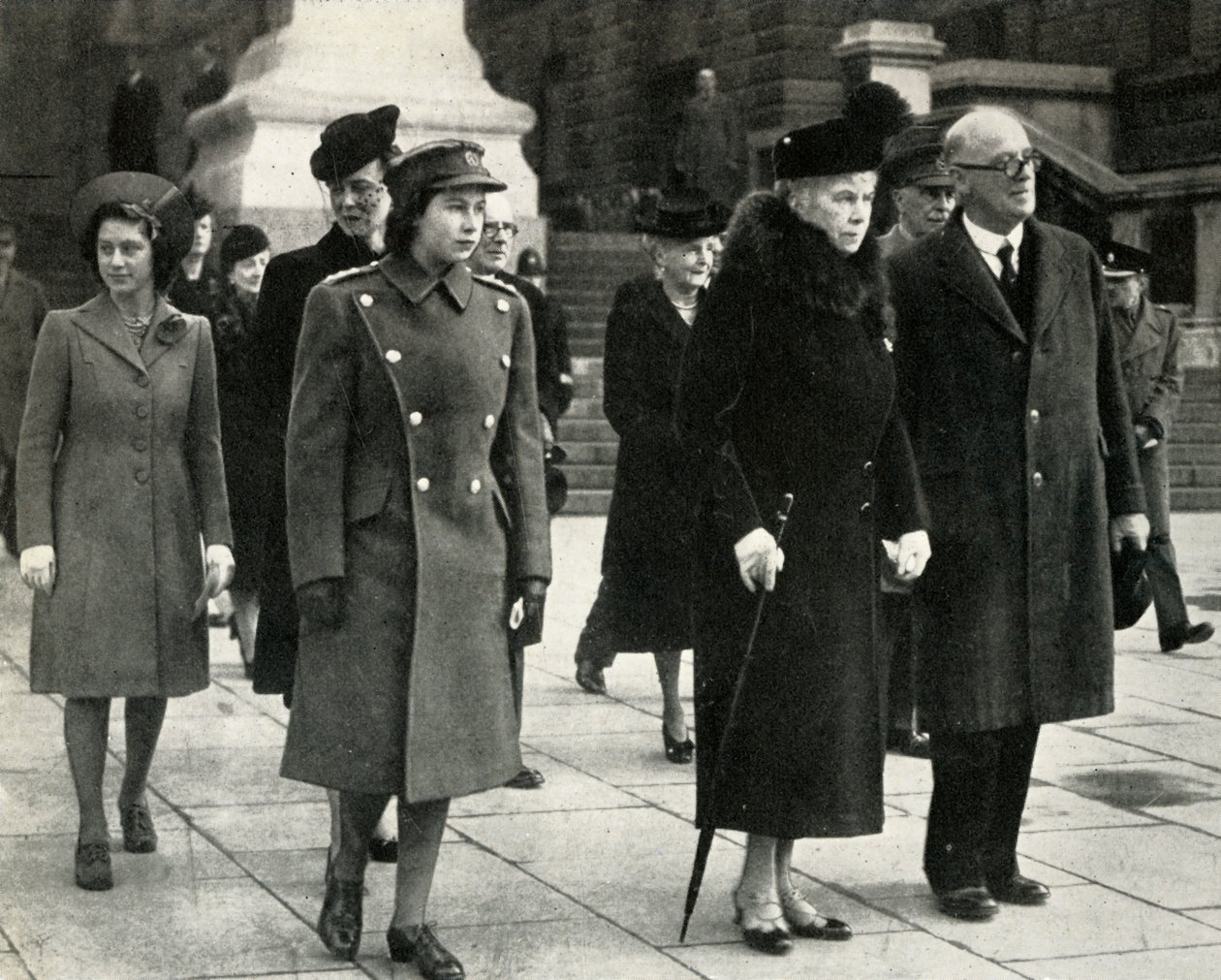 Dronning Mary, prinsesse Elizabeth, prinsesse Margaret..., våpenhviledagen, 1945, 1951. av Unbekannt