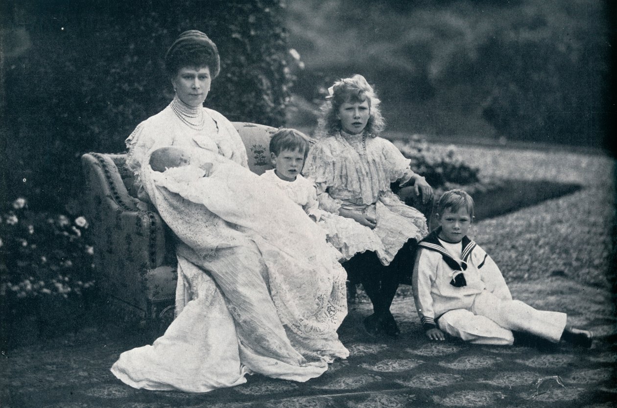 Queen Mary og fire av barna hennes, 1905, 1936 av Unbekannt