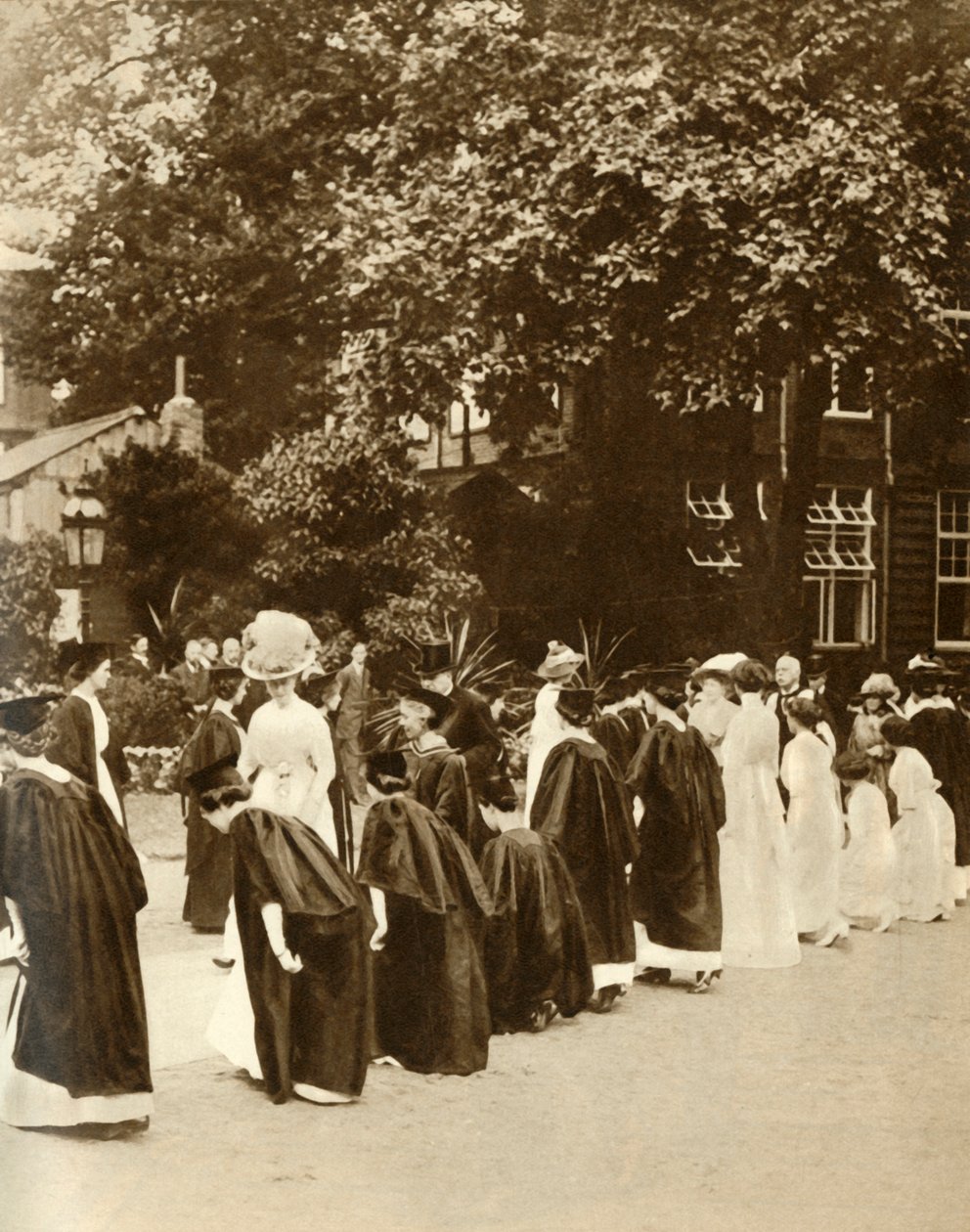 Queen Mary ved Bedford College, London, 1913, 1935. av Unbekannt