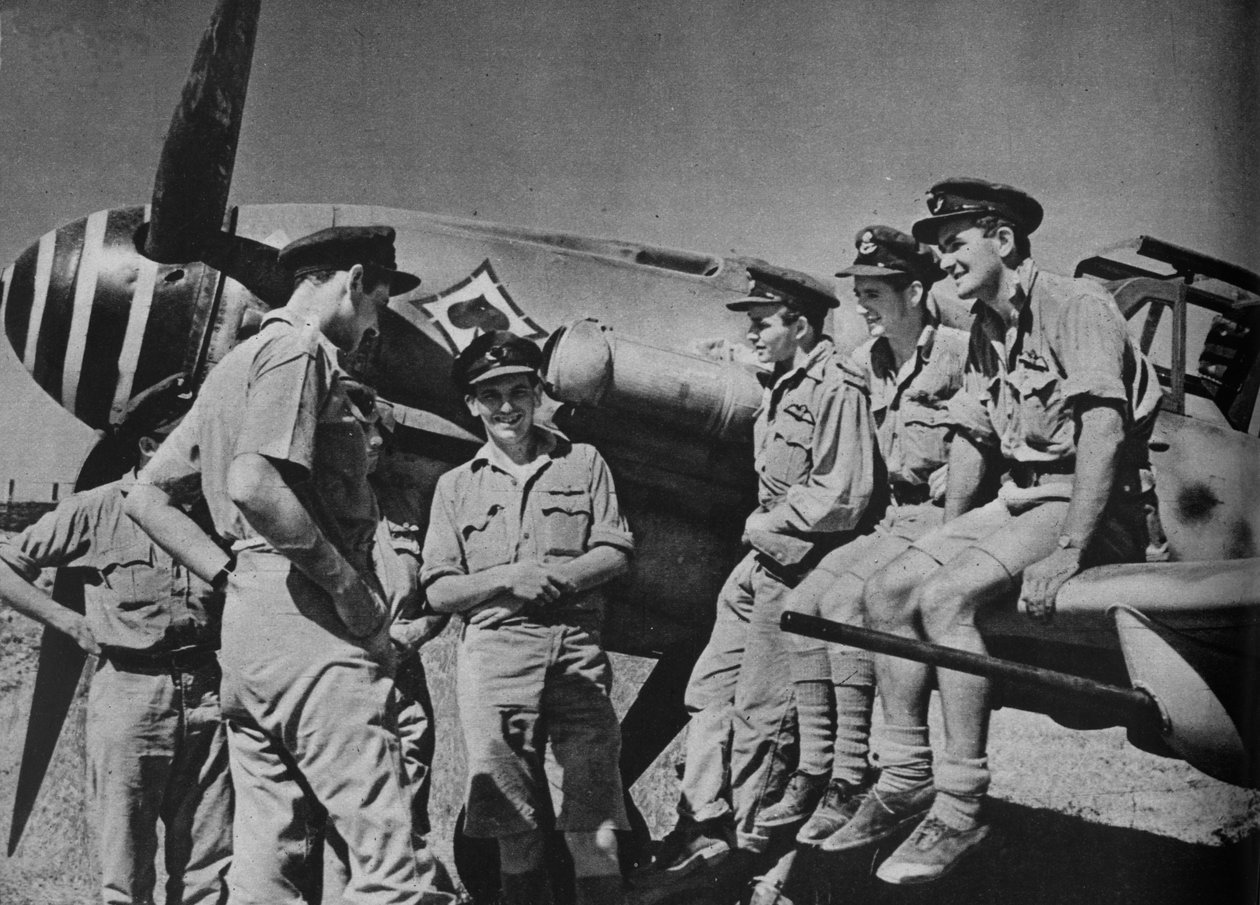 R.A.F bidrar med sin praktfulle kvote, 1943-44 av Unbekannt