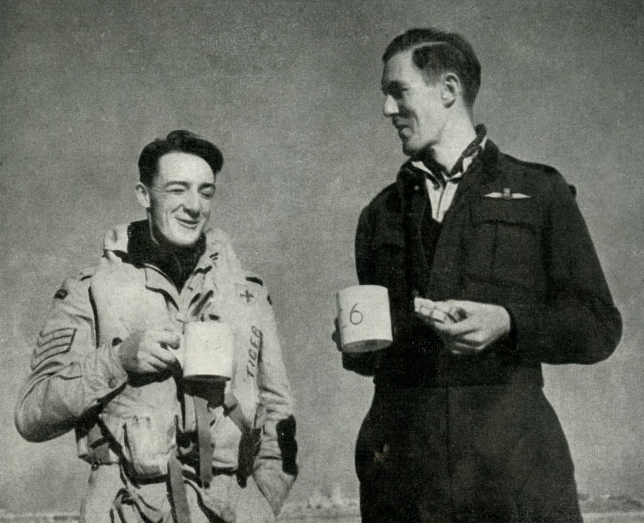 RAF-personell nyter en kopp te, Malta, andre verdenskrig, 1942 1944. av Unbekannt