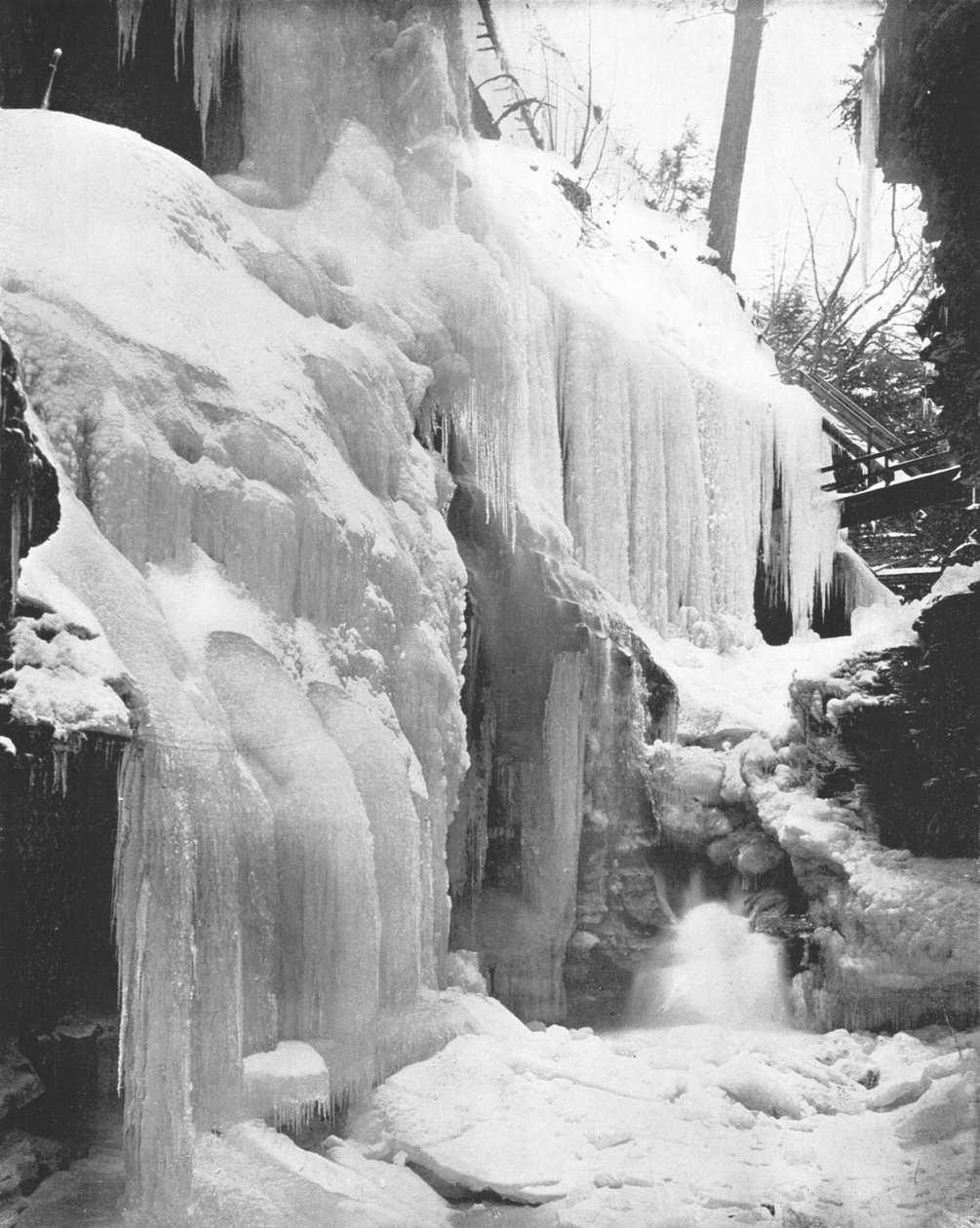 Rainbow Falls in Winter, Watkins Glen, New York State, USA, c1900. av Unbekannt