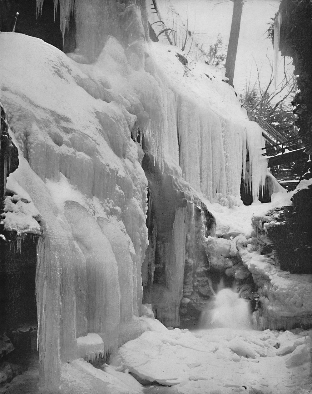Rainbow Falls in Winter, Watkins Glen, New York, c1897. av Unbekannt
