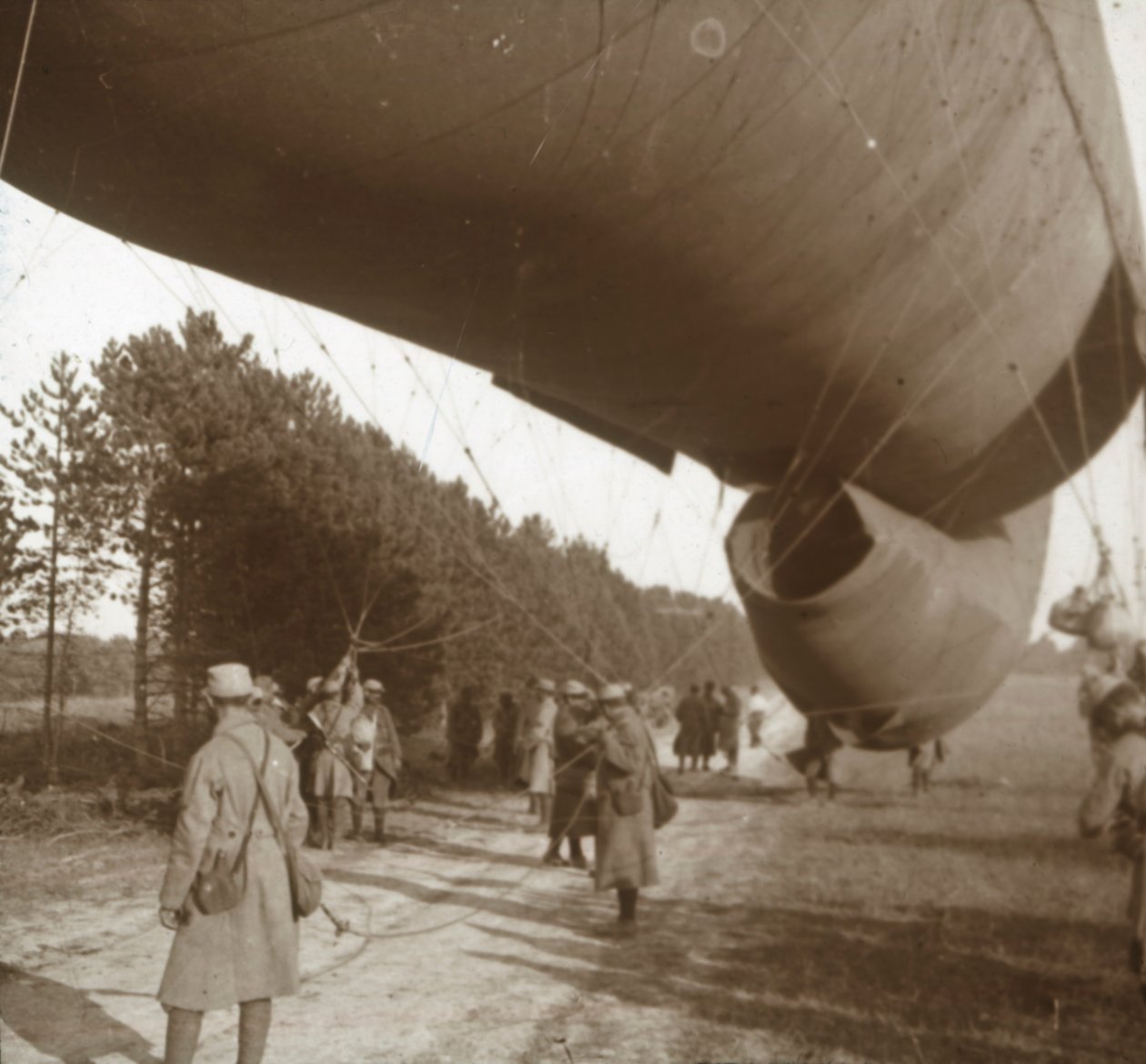 Heving av en observasjonsballong, Somme, Nord-Frankrike, 1916 av Unbekannt