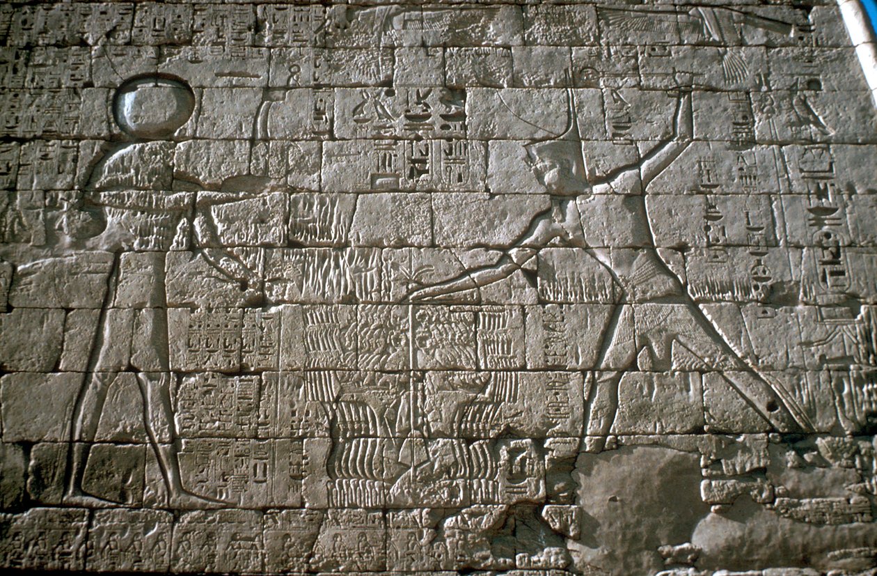 Rameses III slo fiendene sine før Amun-Ra, liktempelet, Medinet Habu, Egypt, c1100-tallet f.Kr. av Unbekannt