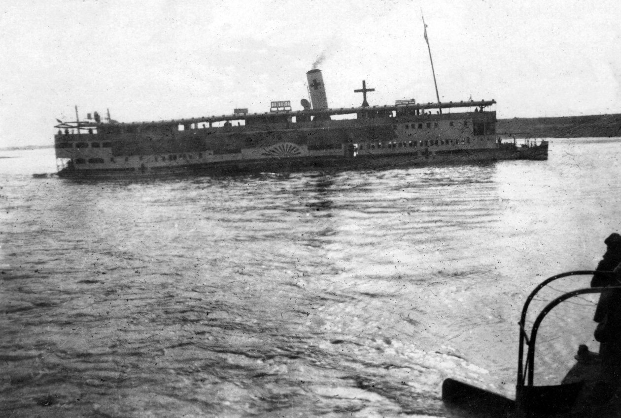 Røde Kors elvebåt som går oppover Tigris-elven, Mesopotamia, WWI, 1918 av Unbekannt