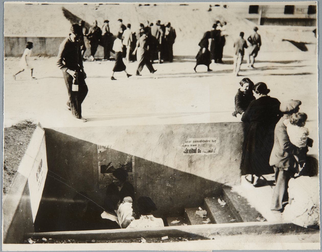 Red air Raid Shelters hjelper til med å bekjempe røde luftangrep, Castellón av Unbekannt
