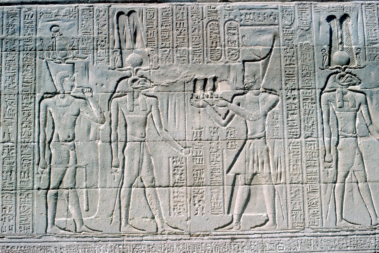 Relieff av farao før Khnum, Khnum-tempelet, ptolemaiske og romerske perioder av Unbekannt