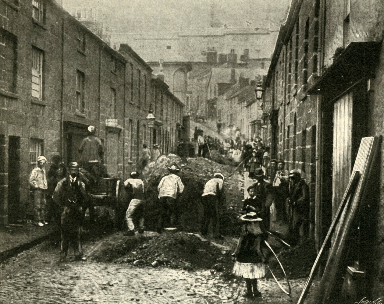 Fjerning av rusk som ble brakt ned av en flom ved St. Ives, 1901. av Unbekannt